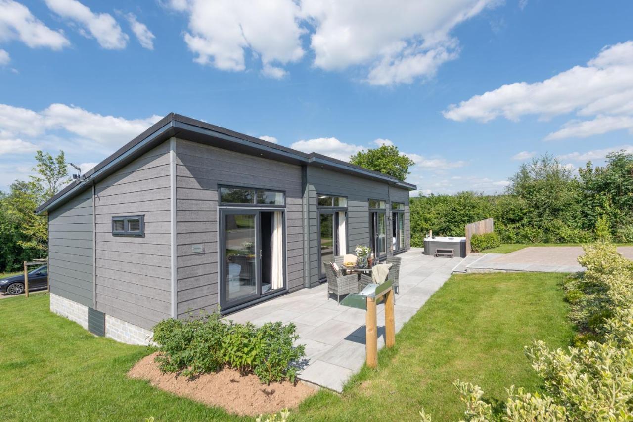 Primrose Lodge, 25 Roadford Lake Lodges Lifton Exterior photo