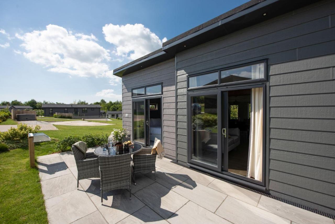 Primrose Lodge, 25 Roadford Lake Lodges Lifton Exterior photo
